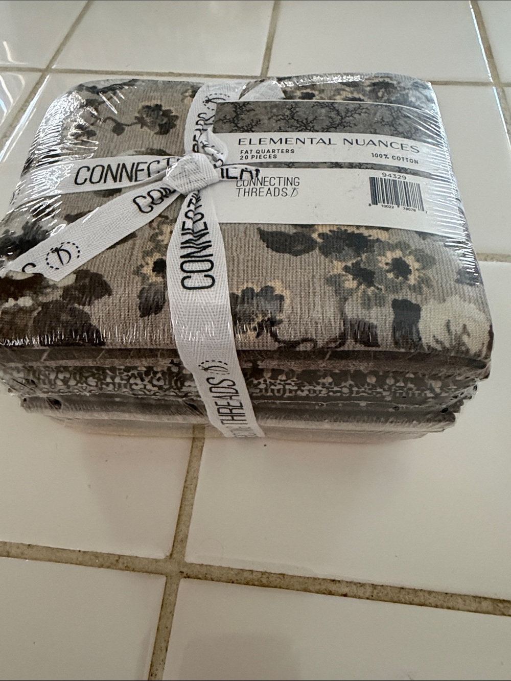 Connecting Threads Fabric Bundle - 20 fat quarter bundle 🐈⬛